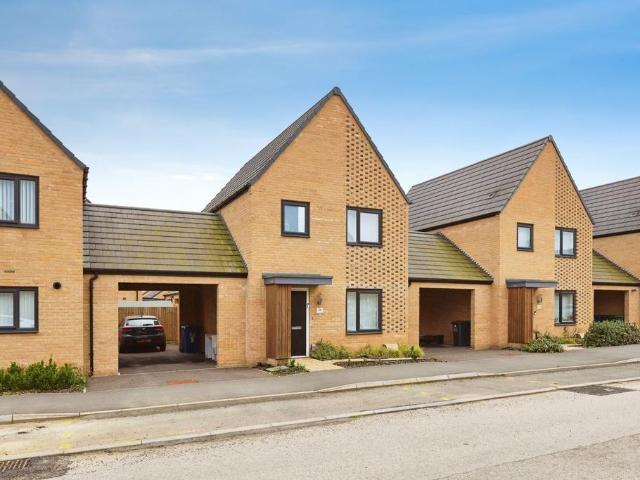 3 bedroom link detached house for sale