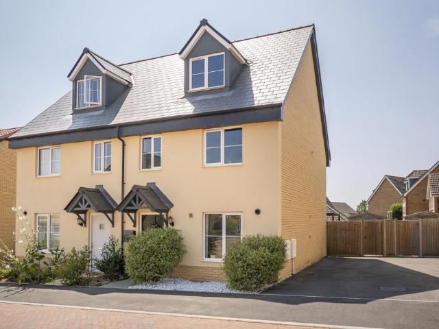 3 bedroom semi detached house for sale
