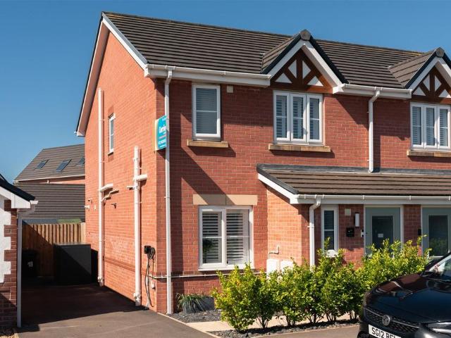 3 bedroom semi detached house for sale