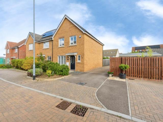 3 bedroom semi detached house for sale