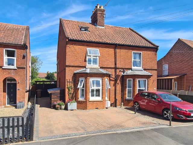3 bedroom semi detached house for sale
