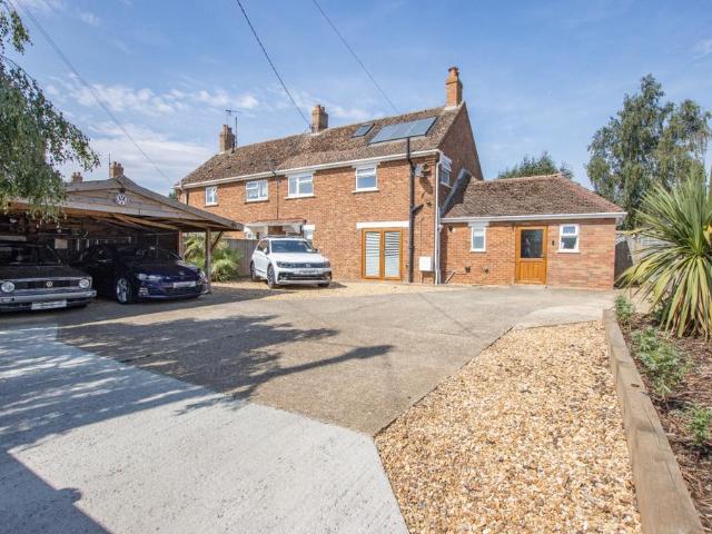 3 bedroom semi detached house for sale