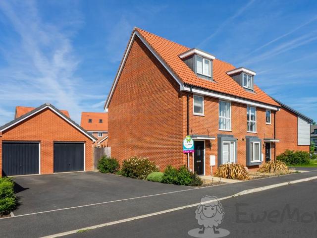 3 bedroom semi detached house for sale