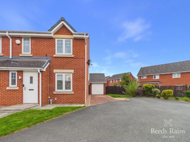 3 bedroom semi detached house for sale
