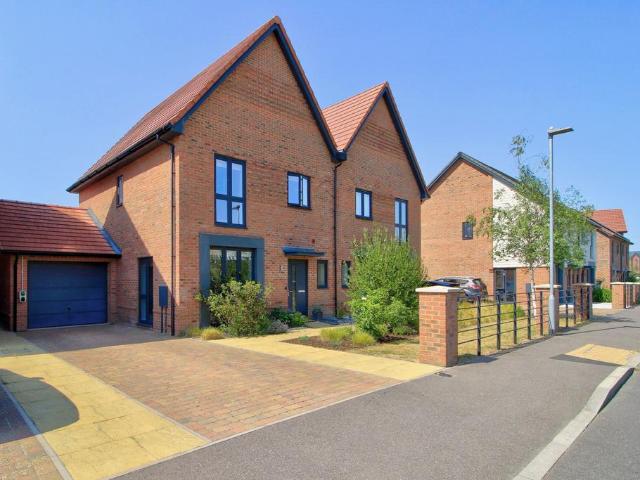 3 bedroom semi detached house for sale