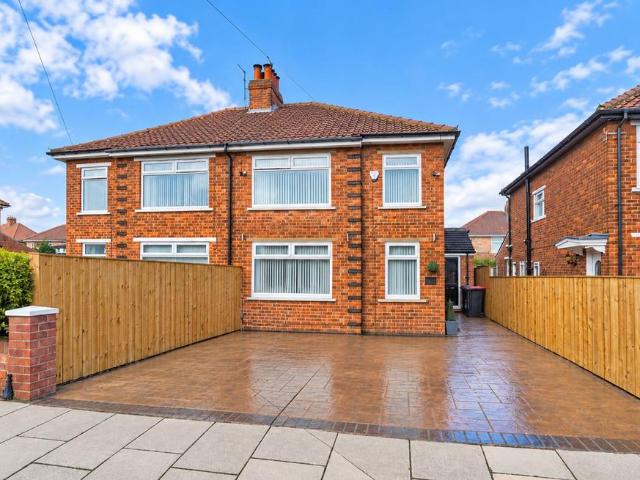 3 bedroom semi detached house for sale