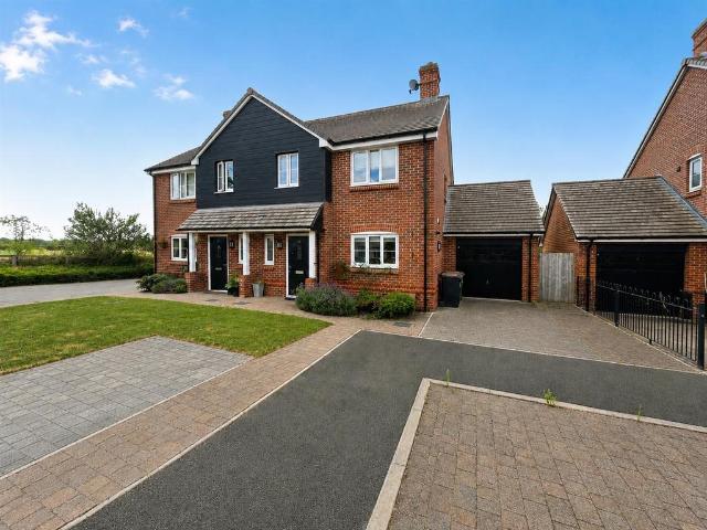 3 bedroom semi detached house for sale