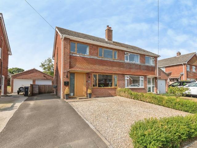 3 bedroom semi detached house for sale