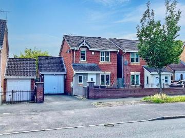 3 bedroom link detached house for sale