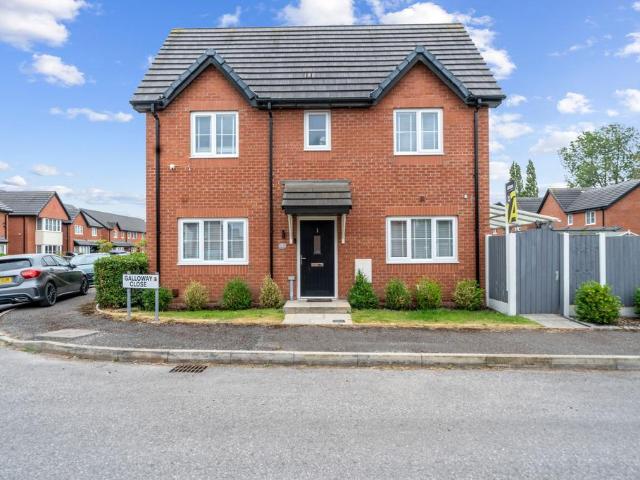 3 bedroom semi detached house for sale