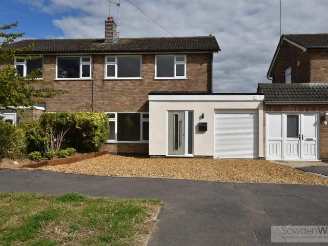 3 bedroom semi detached house for sale