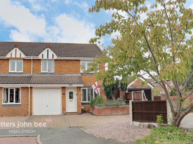 3 bedroom semi detached house for sale