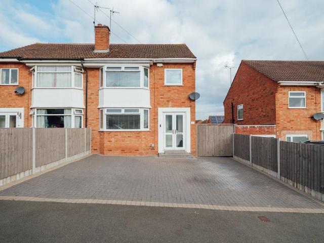 3 bedroom semi detached house for sale