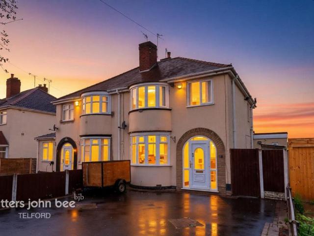 3 bedroom semi detached house for sale