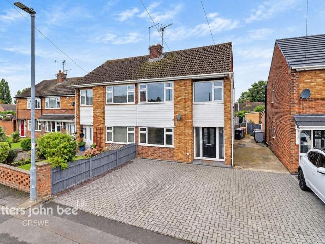 3 bedroom semi detached house for sale