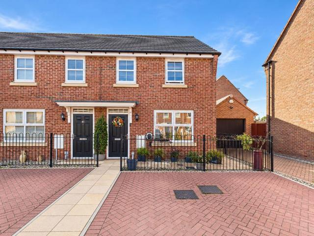 3 bedroom semi detached house for sale