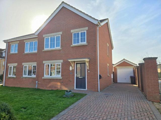 3 bedroom semi detached house for sale