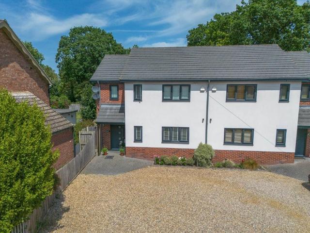 3 bedroom semi detached house for sale