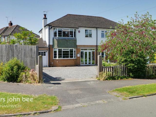 3 bedroom semi detached house for sale