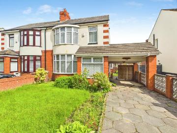House for sale in St Helens - Equipped kitchen