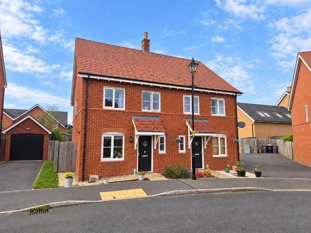 3 bedroom semi detached house for sale