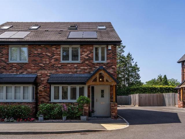 3 bedroom semi detached house for sale
