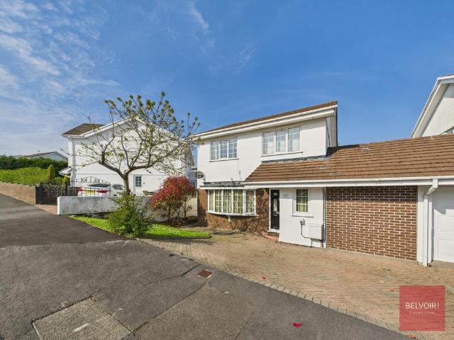 3 bedroom link detached house for sale