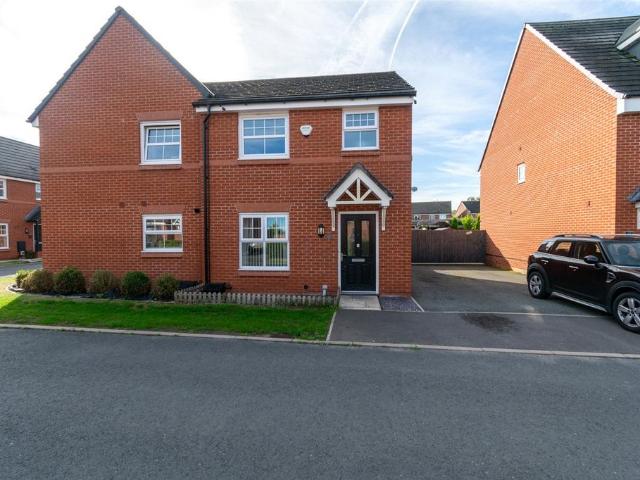 3 bedroom semi detached house for sale