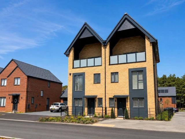 3 bedroom semi detached house for sale