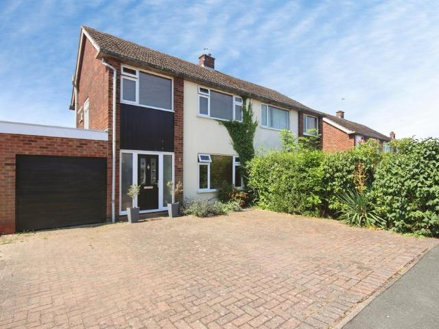 3 bedroom semi detached house for sale