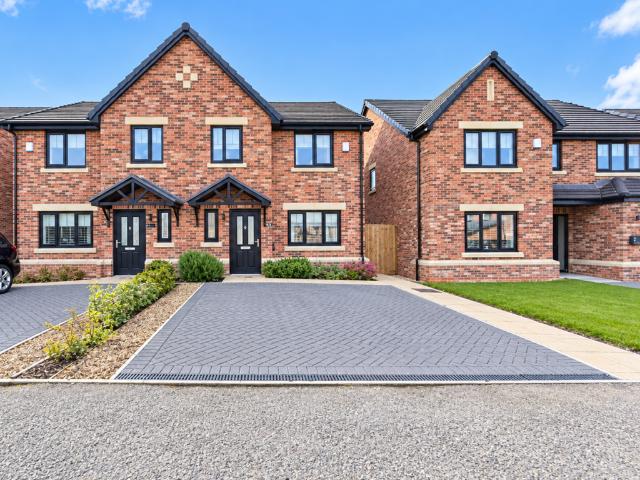 3 bedroom semi detached house for sale