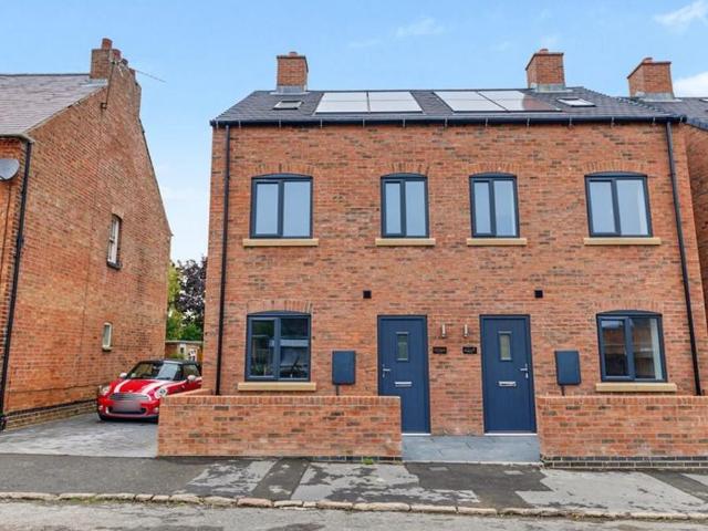 3 bedroom semi detached house for sale