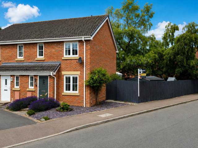 3 bedroom semi detached house for sale