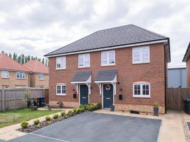 3 bedroom semi detached house for sale