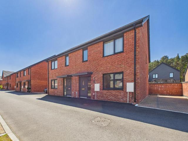 3 bedroom semi detached house for sale