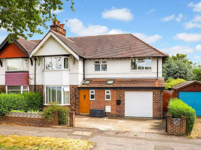 3 bedroom semi detached house for sale
