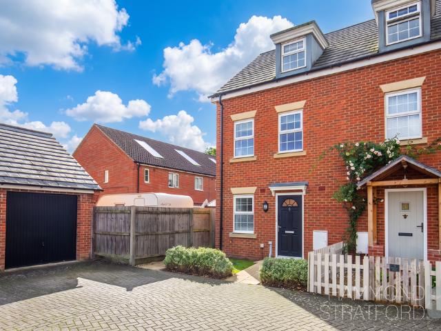 3 bedroom semi detached house for sale