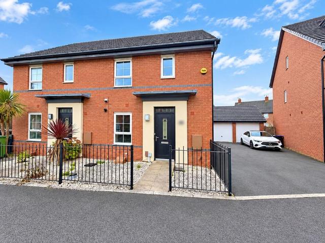 3 bedroom semi detached house for sale