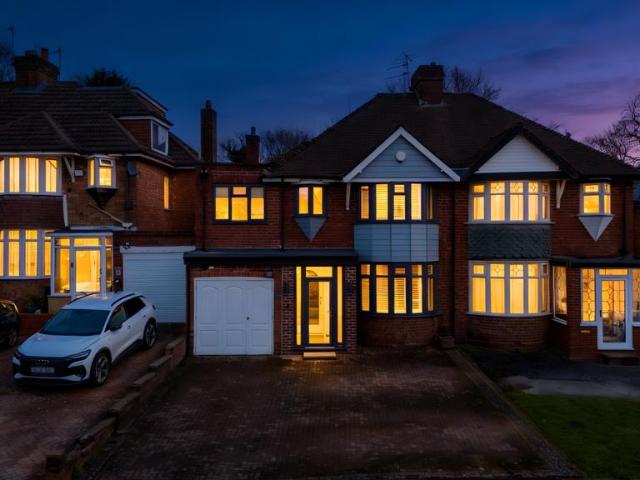 3 bedroom semi detached house for sale
