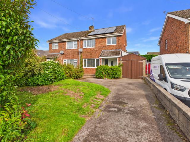 3 bedroom semi detached house for sale