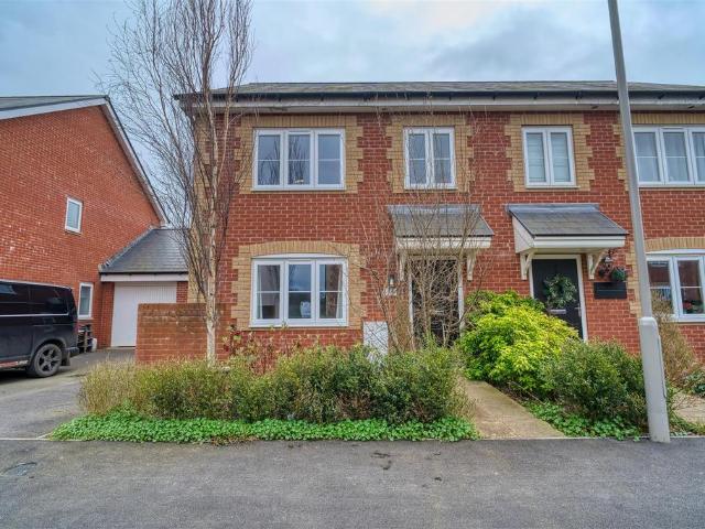 3 bedroom semi detached house for sale