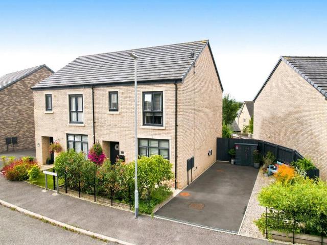 3 bedroom semi detached house for sale