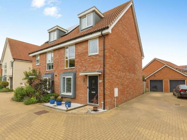 3 bedroom semi detached house for sale