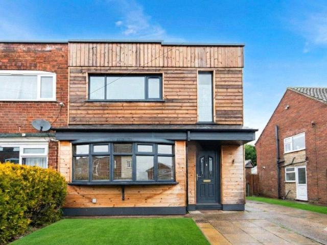 3 bedroom semi detached house for sale