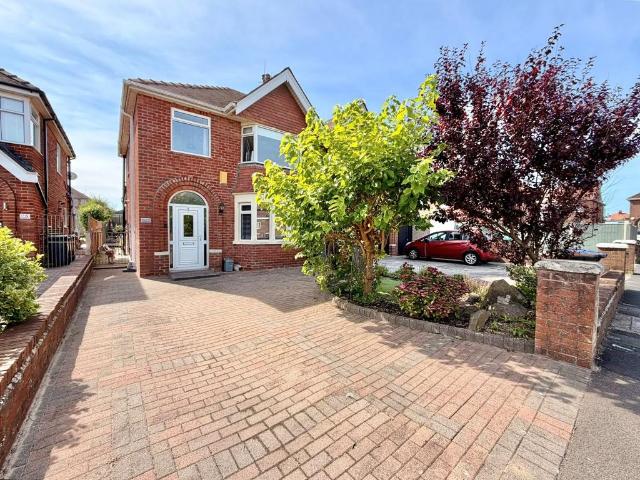 3 bedroom semi detached house for sale