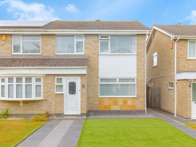 3 bedroom semi detached house for sale