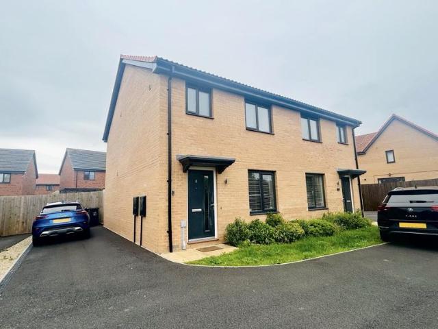 3 bedroom semi detached house for sale