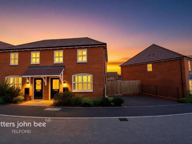 3 bedroom semi detached house for sale