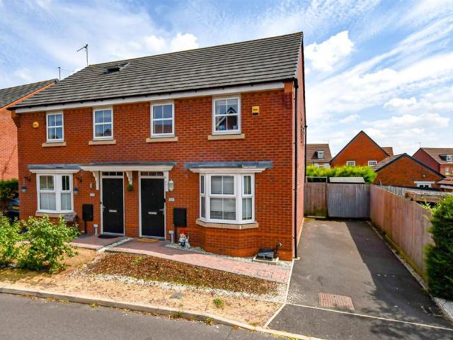 3 bedroom semi detached house for sale