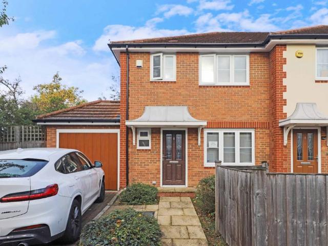 3 bedroom end of terrace house for sale